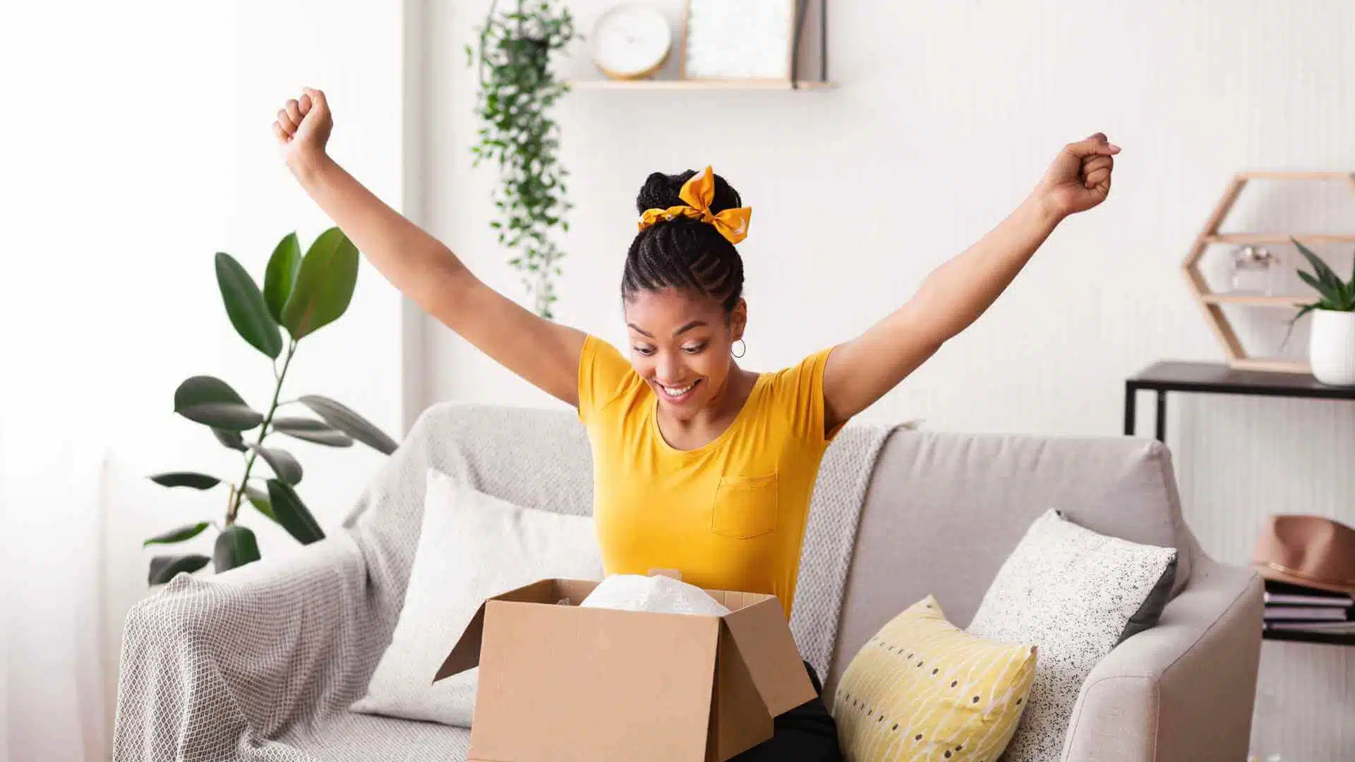 Experiência de unboxing com sacola e caixa personalizada